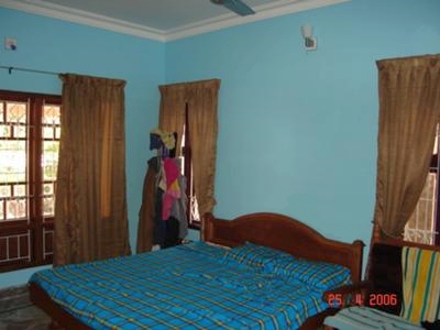 bedroom colors blue. (India). Bright lue paint