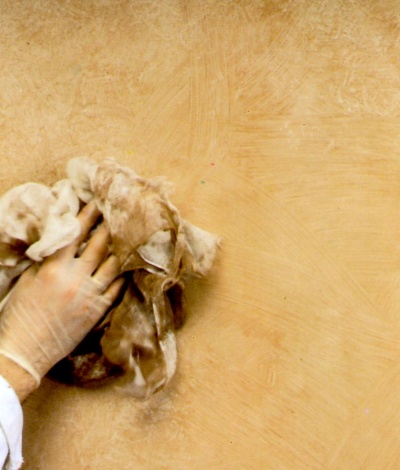 Texturing the glaze with a mutton cloth