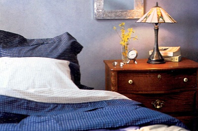 Similar shades of blue paint applied with a rag make the walls look like suede
