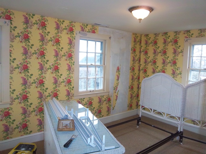 Before: contrasting wallpaper is too much