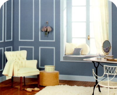 Dusty blue walls with pale blue decorative trim in a classy decor
