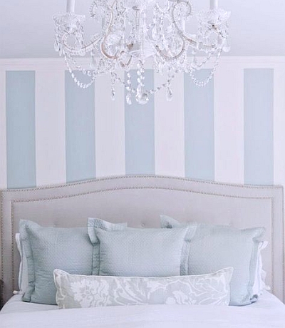 Wall stripes in classic color combinations are timeless