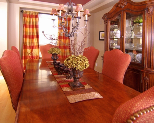 Dining room painted a neutral color and decorated with yellow and red