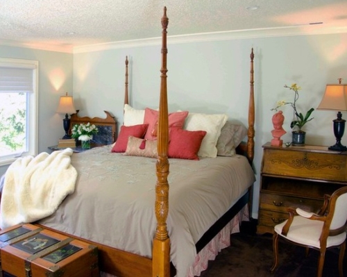 Icy blue bedroom walls with coral accents in the decor