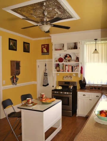 Kitchen with a yellow ceiling and walls