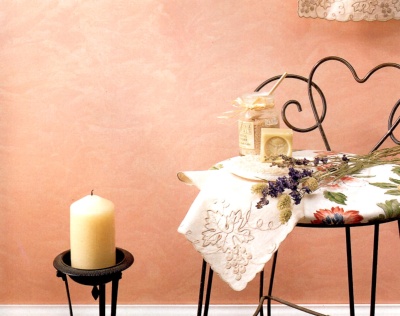 Rag rolled walls in peachy-pink paint tones