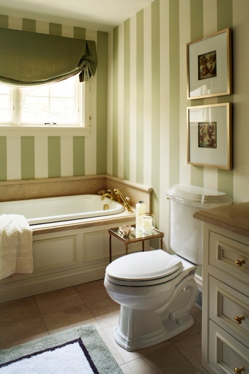 Cream and green vertical wall stripes in a bathroom