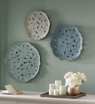Asymmetrical wall plate decor