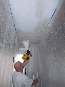 Spraying popcorn texture on the ceiling