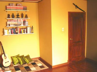 Yellow painting idea for a relaxing space